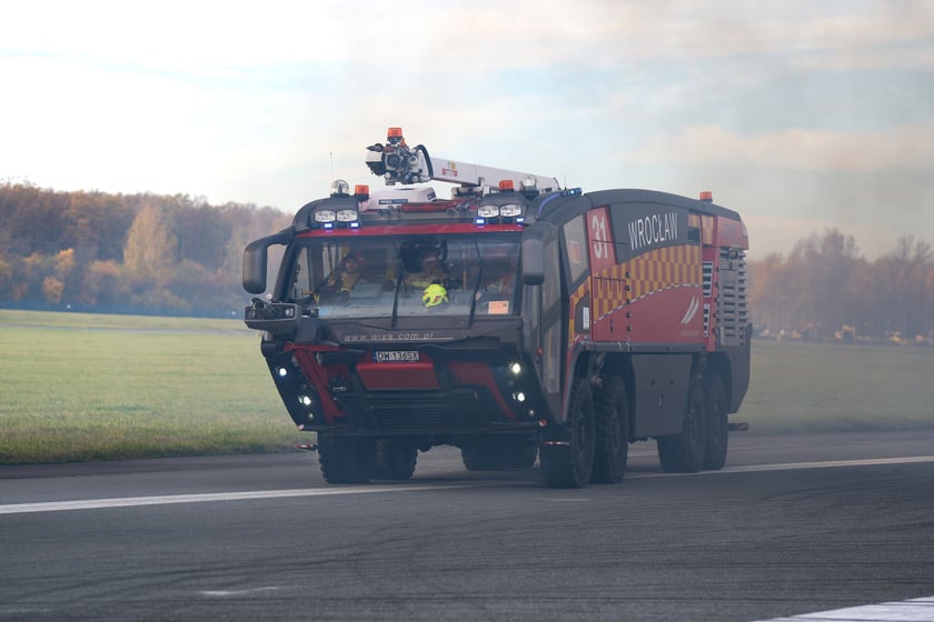 Ćwiczenia służb na lotnisku we Wrocławiu, 5 listopada 2025