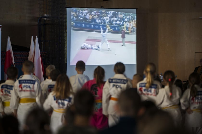 Lekcja WF-u z mistrzem olimpijskim w szkole przy ul. Cynamonowej