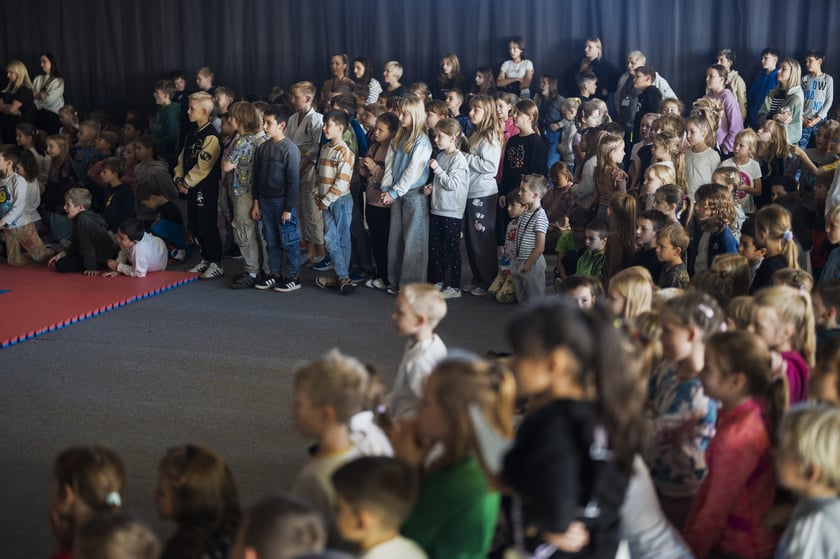 Lekcja WF-u z mistrzem olimpijskim w szkole przy ul. Cynamonowej