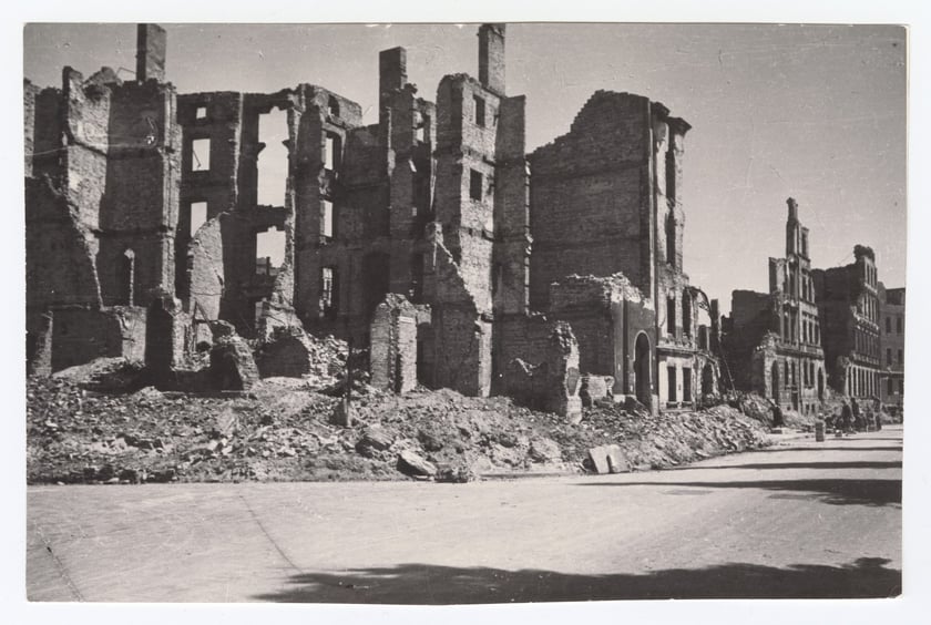 Kamienice, gdzieś we Wroclawiu, 1946