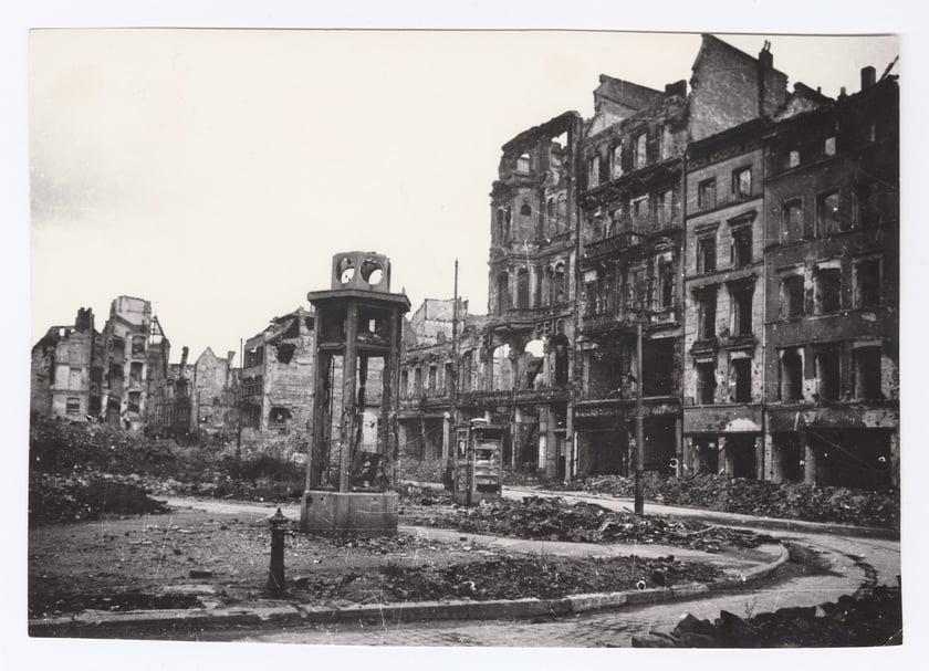 Plac Nowy Targ, 1945 - 1946