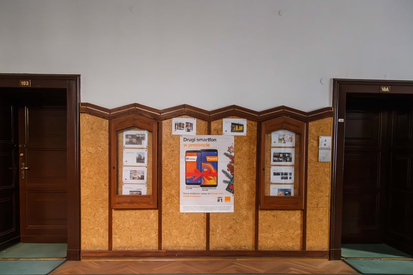 Neobarokowy gmach pod adresem Powstańców Śląskich 134-138, widok z roku 2025