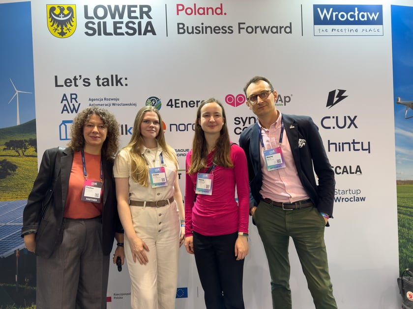 Web Summit 2025 - startupy z Wrocławia i regionu prezentują się na stoisku Dolnego Śląska