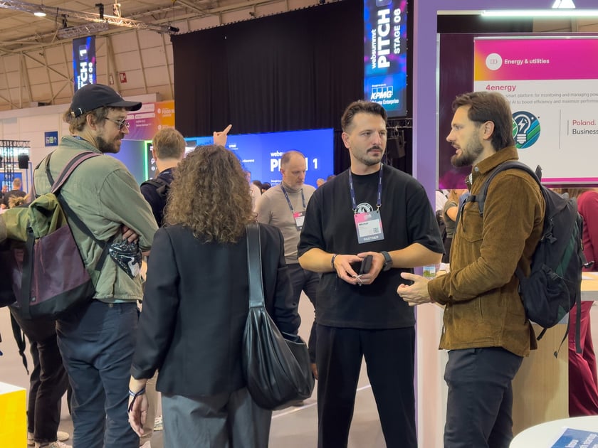 Web Summit 2025 - startupy z Wrocławia i regionu prezentują się na stoisku Dolnego Śląska