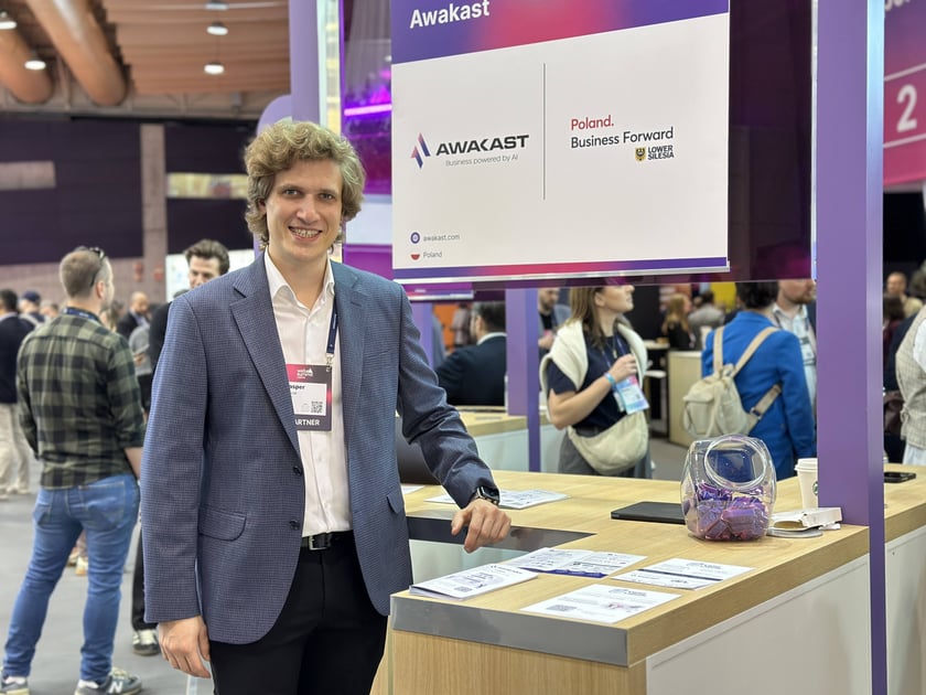 Web Summit 2025 - startupy z Wrocławia i regionu prezentują się na stoisku Dolnego Śląska