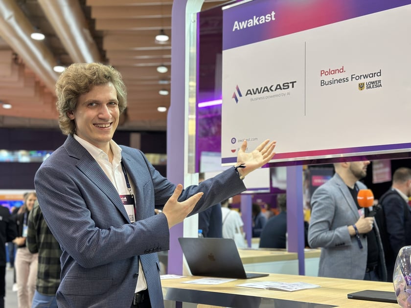 Web Summit 2025 - startupy z Wrocławia i regionu prezentują się na stoisku Dolnego Śląska