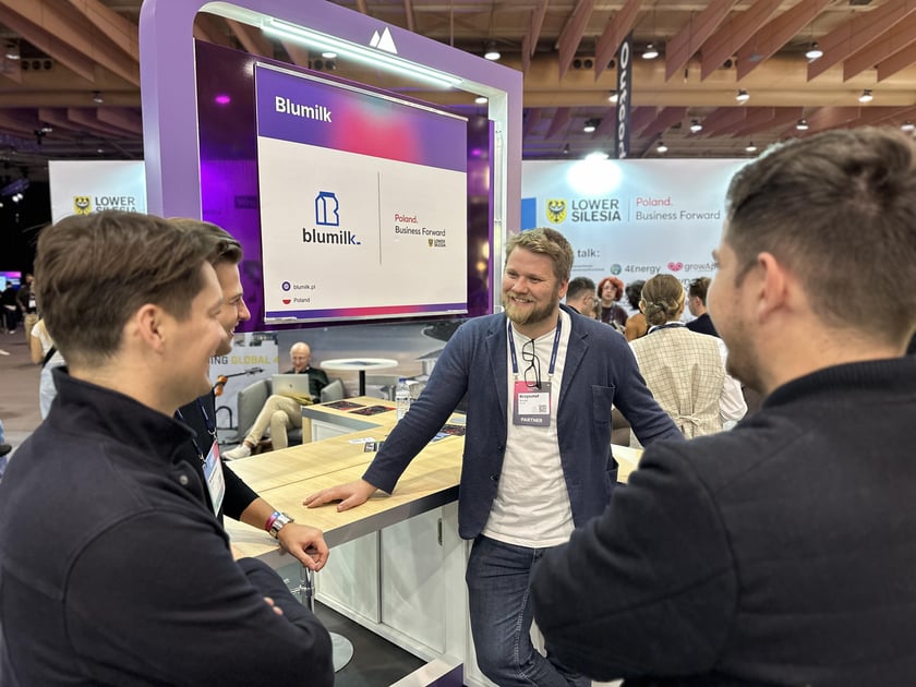 Web Summit 2025 - startupy z Wrocławia i regionu prezentują się na stoisku Dolnego Śląska