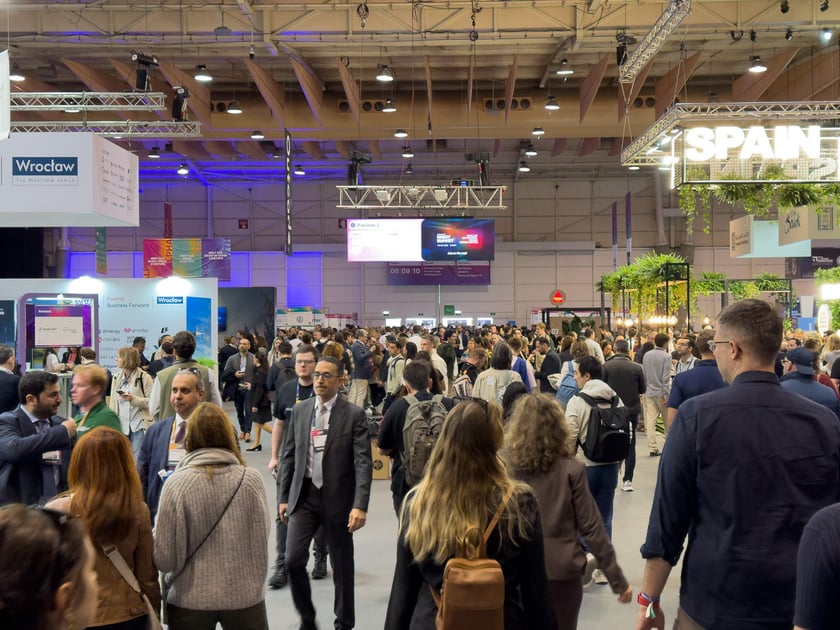 Web Summit 2025 - startupy z Wrocławia i regionu prezentują się na stoisku Dolnego Śląska