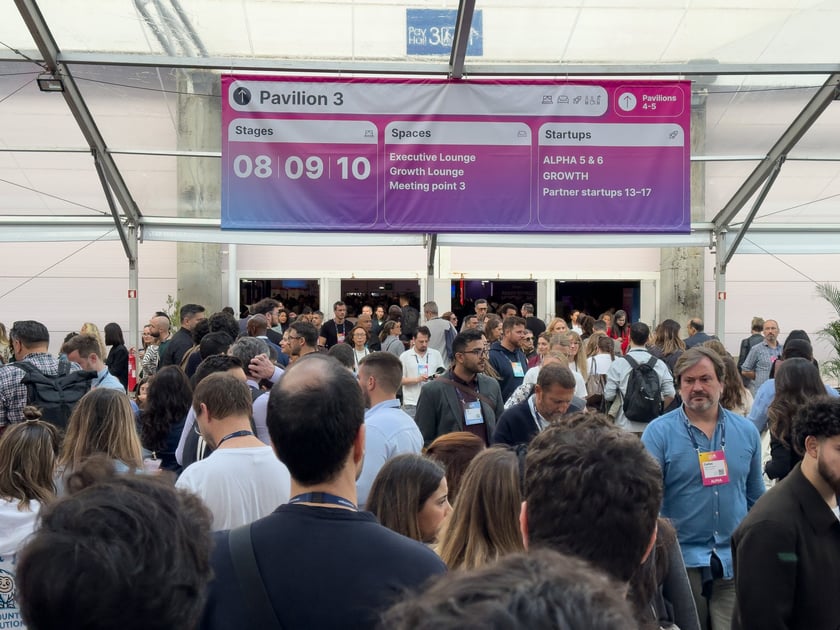 Web Summit 2025 - startupy z Wrocławia i regionu prezentują się na stoisku Dolnego Śląska