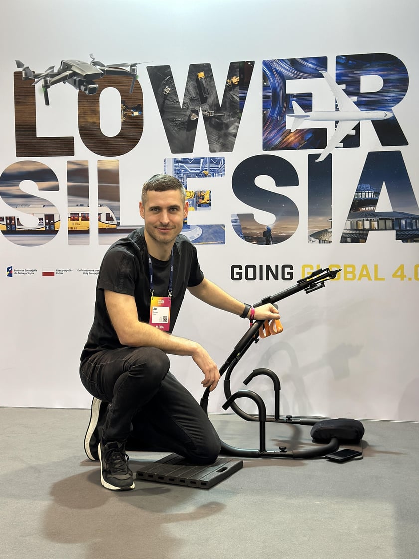 Web Summit 2025 - startupy z Wrocławia i regionu prezentują się na stoisku Dolnego Śląska