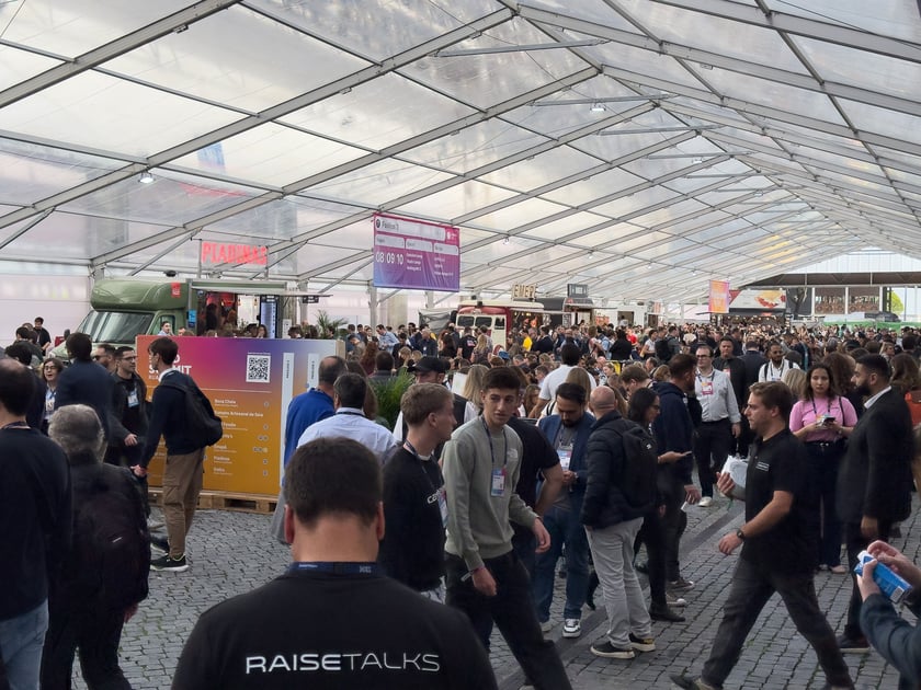 Web Summit 2025 - startupy z Wrocławia i regionu prezentują się na stoisku Dolnego Śląska