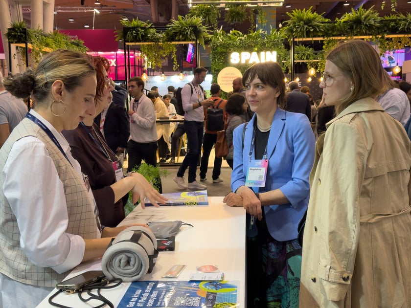 Web Summit 2025 - startupy z Wrocławia i regionu prezentują się na stoisku Dolnego Śląska