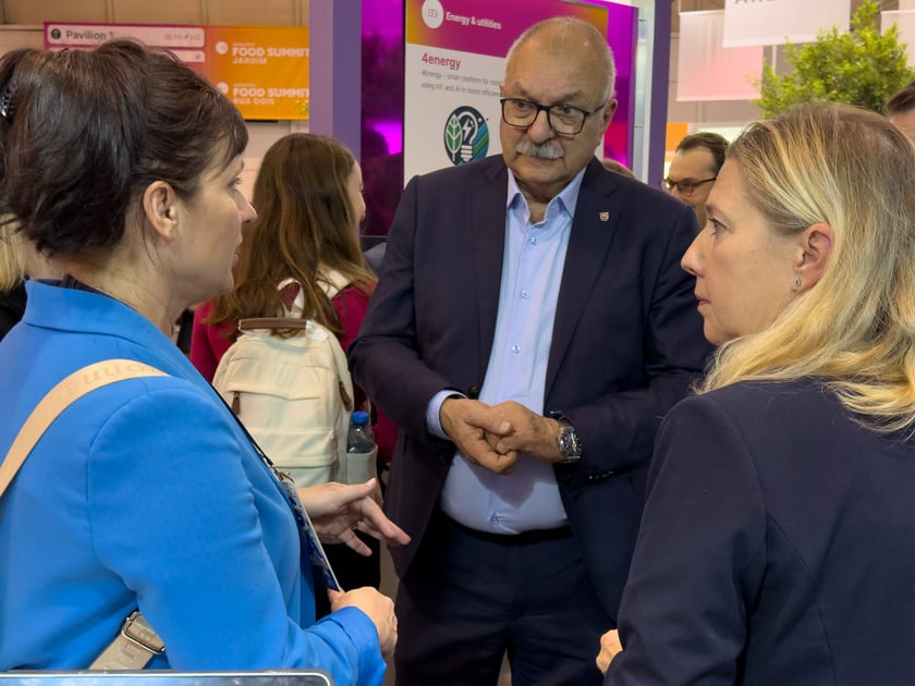 Web Summit 2025 - startupy z Wrocławia i regionu prezentują się na stoisku Dolnego Śląska