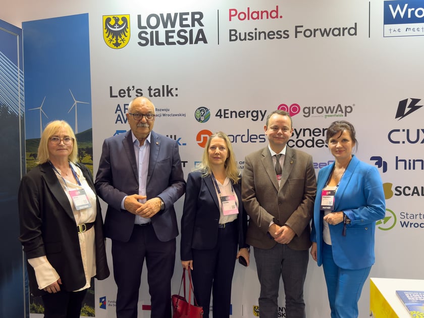 Web Summit 2025 - startupy z Wrocławia i regionu prezentują się na stoisku Dolnego Śląska