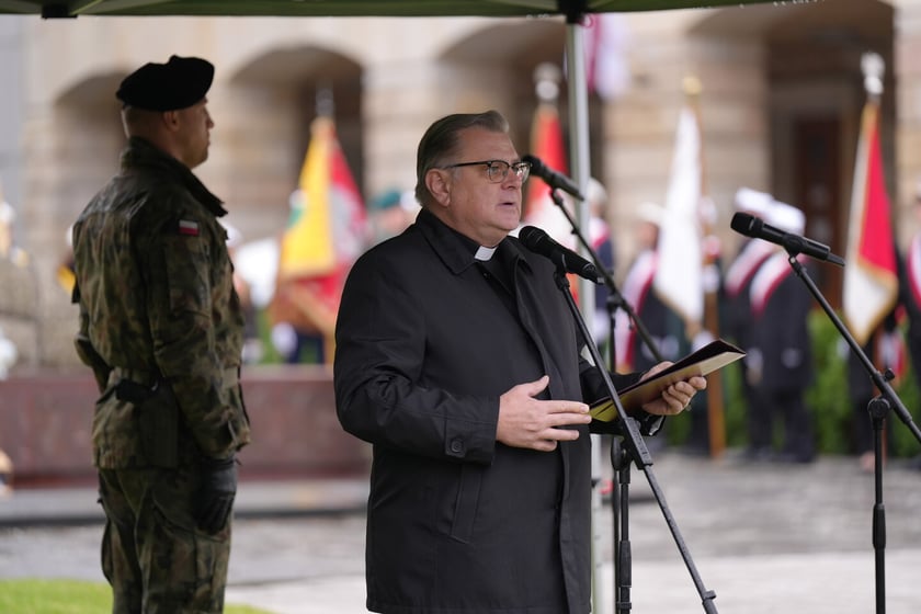 Uroczystość złożenia kwiat&oacute;w pod Pomnikiem Martyrologii Profesor&oacute;w Lwowskich w sobotę 15 listopada