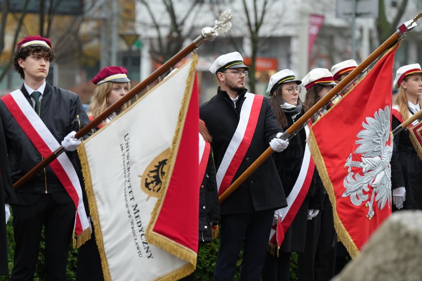 Uroczystość złożenia kwiat&oacute;w pod Pomnikiem Martyrologii Profesor&oacute;w Lwowskich w sobotę 15 listopada