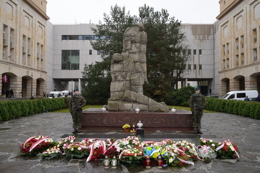 Uroczystość złożenia kwiat&oacute;w pod Pomnikiem Martyrologii Profesor&oacute;w Lwowskich w sobotę 15 listopada