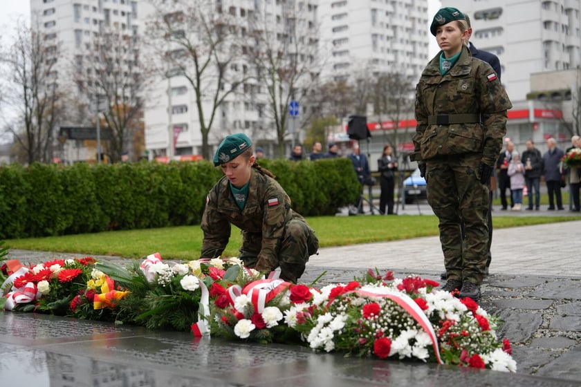 Uroczystość złożenia kwiat&oacute;w pod Pomnikiem Martyrologii Profesor&oacute;w Lwowskich w sobotę 15 listopada