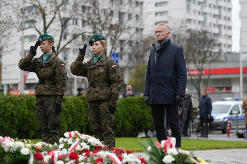 Uroczystość złożenia kwiat&oacute;w pod Pomnikiem Martyrologii Profesor&oacute;w Lwowskich w sobotę 15 listopada