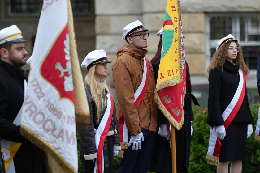 Uroczystość złożenia kwiat&oacute;w pod Pomnikiem Martyrologii Profesor&oacute;w Lwowskich w sobotę 15 listopada