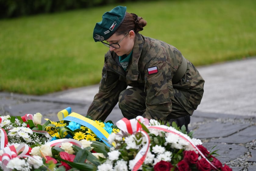 Uroczystość złożenia kwiat&oacute;w pod Pomnikiem Martyrologii Profesor&oacute;w Lwowskich w sobotę 15 listopada