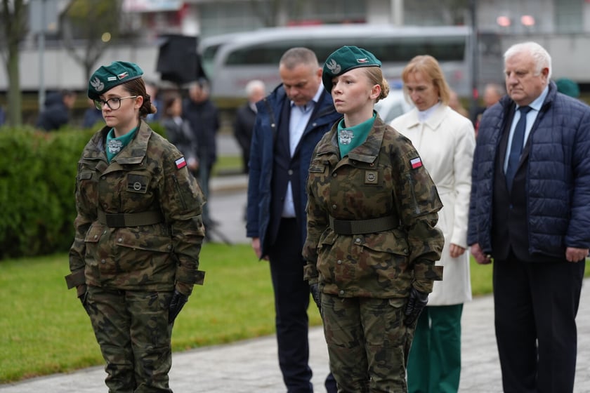Uroczystość złożenia kwiat&oacute;w pod Pomnikiem Martyrologii Profesor&oacute;w Lwowskich w sobotę 15 listopada