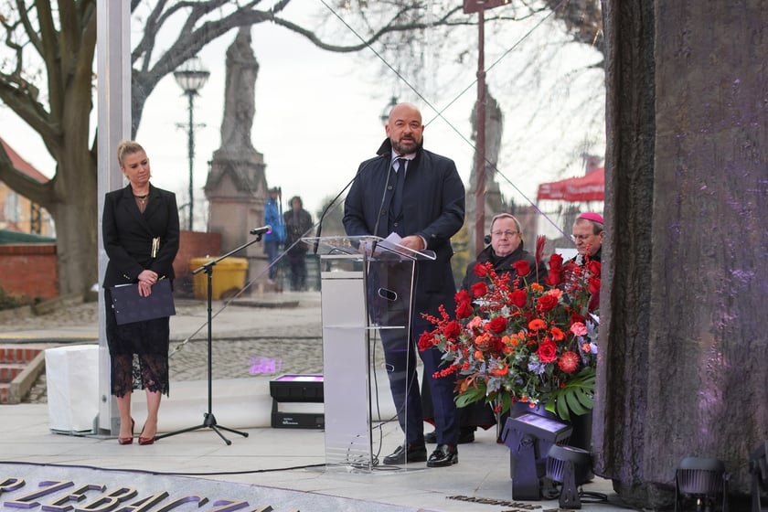 Obchody 60. rocznicy ogłoszenia Orędzia biskupów polskich do biskupów niemieckich we Wrocławiu. Jacek Sutryk, prezydent Wrocławia