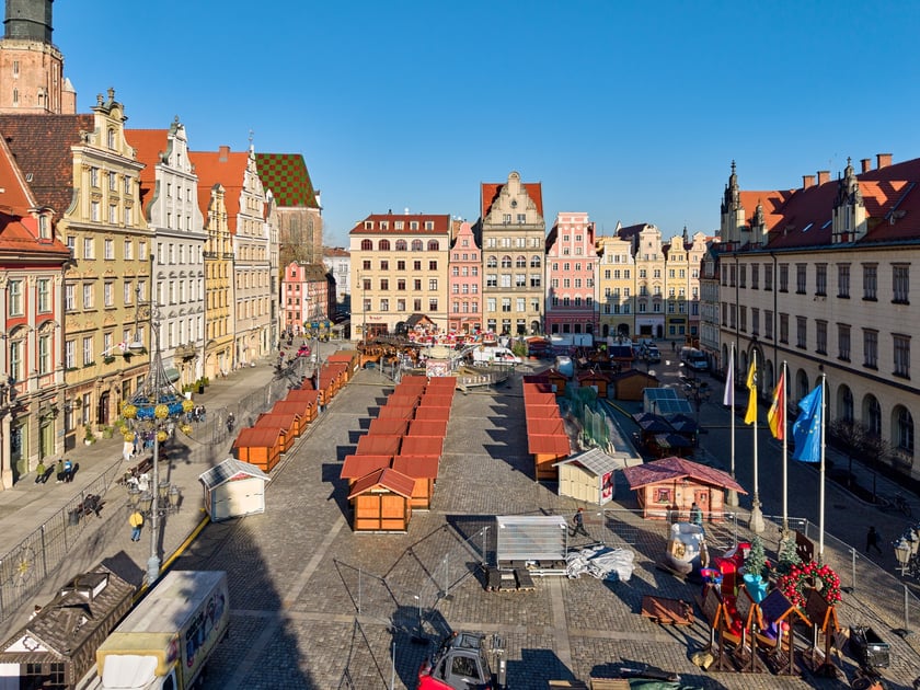Budowa Wrocławskiego Jarmarku Bożonarodzeniowego, 19 listopada 2025