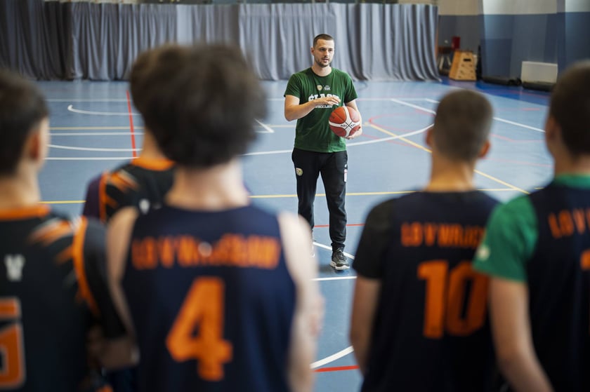 Koszykarze Śląska Wrocław odwiedzili uczniów V LO