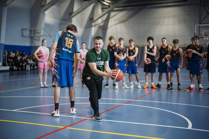 Koszykarze Śląska Wrocław odwiedzili uczniów V LO
