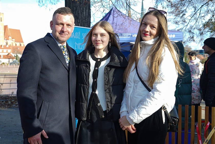 Odsłonięcie Ławeczki Życzliwości na bulwarze Xawerego Dunikowskiego, 21 listopada 2025