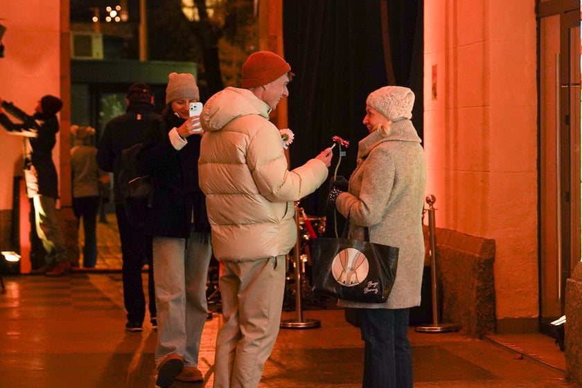 Mini koncert z mappingiem pod Arkadami na Świdnickiej. Były gesty życzliwości, muzyka, mapping