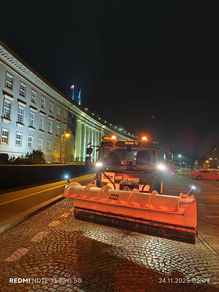 Pługopiaskarki są od rana na mieście - już działają