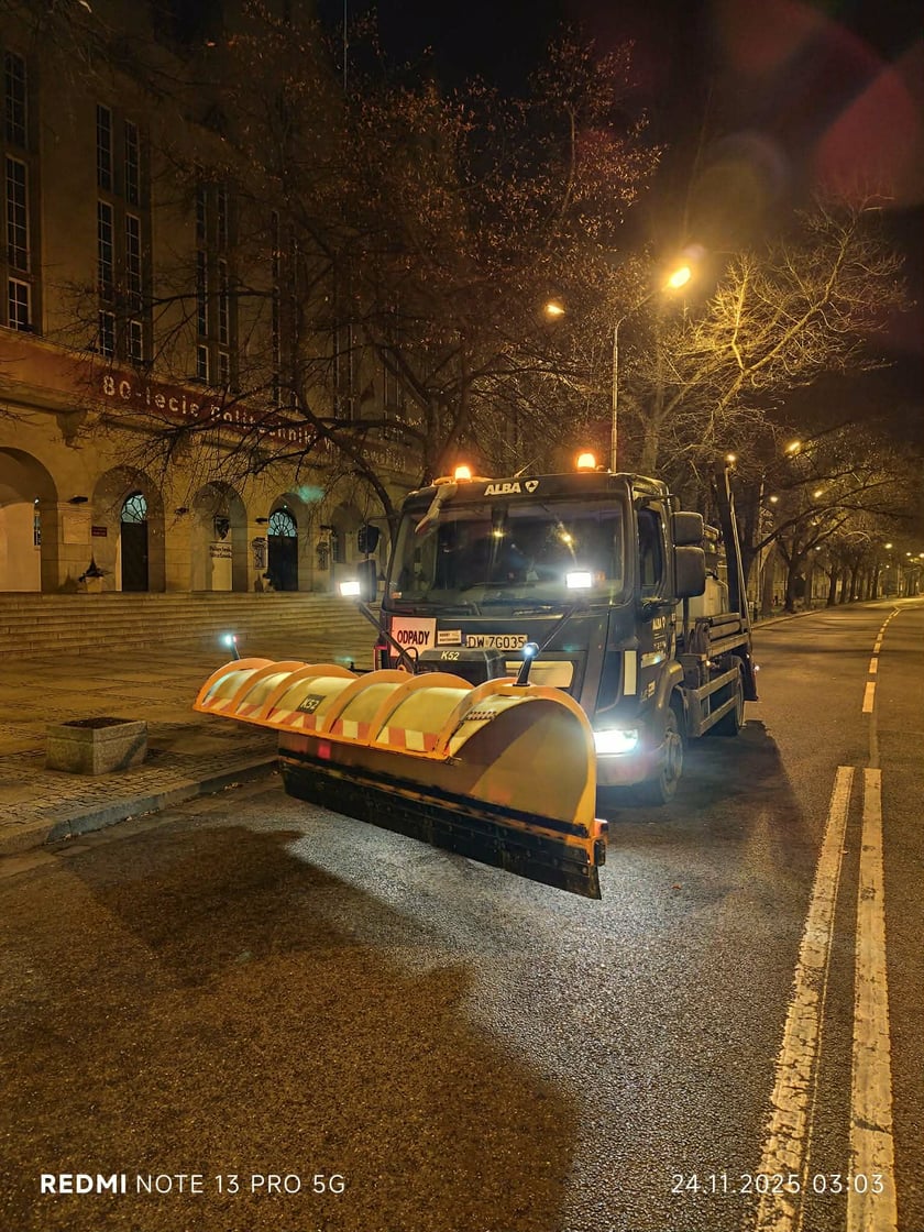 Pługopiaskarki są od rana na mieście - już działają