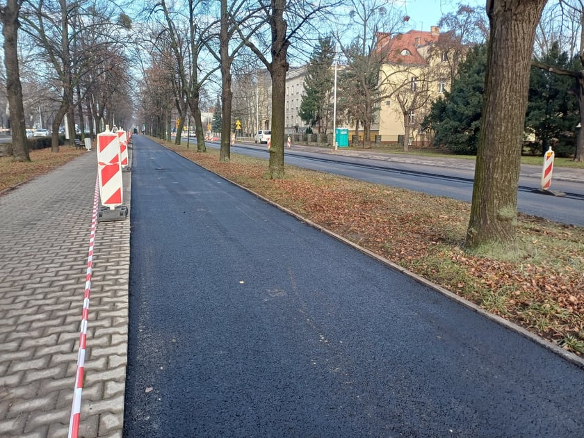 Powiększ obraz: Wyremontowana ścieżka rowerowa na ul. Powstańców Śląskich.