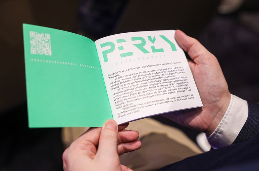 Przewodnik-mapa po trasie z 30 Perłami Architektury powojennej.