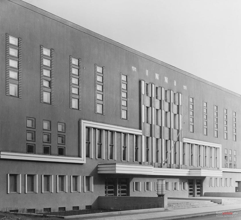 Powiększ obraz: Budynek w czasach przed II wojną światową