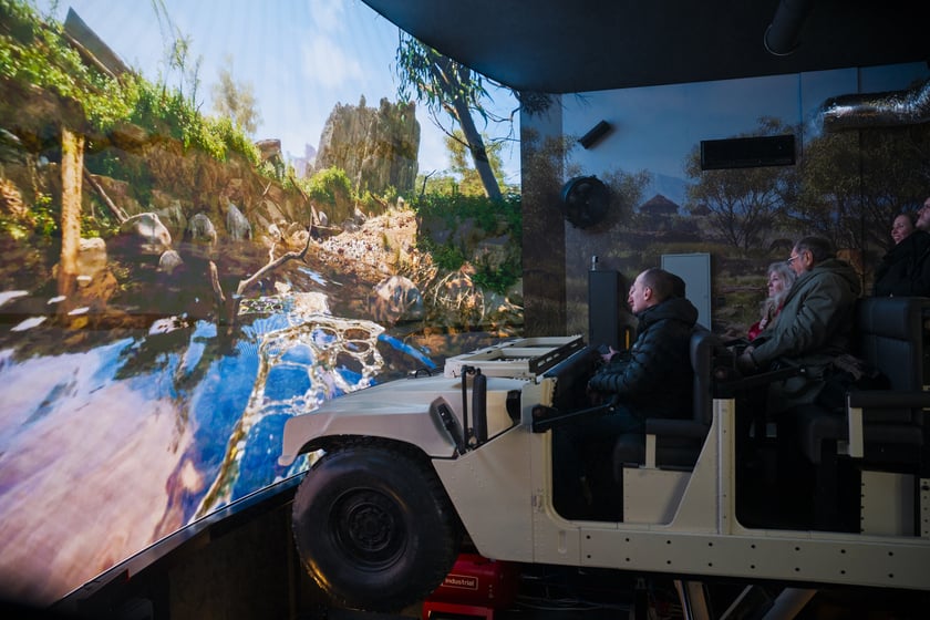 Powiększ obraz: Przejażdżka w rozszerzonej rzeczywistości - Safari Ride we wrocławskim ogrodzie zoologicznym.