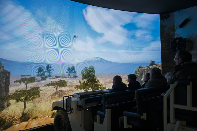 Powiększ obraz: Przejażdżka w rozszerzonej rzeczywistości - Safari Ride we wrocławskim ogrodzie zoologicznym.