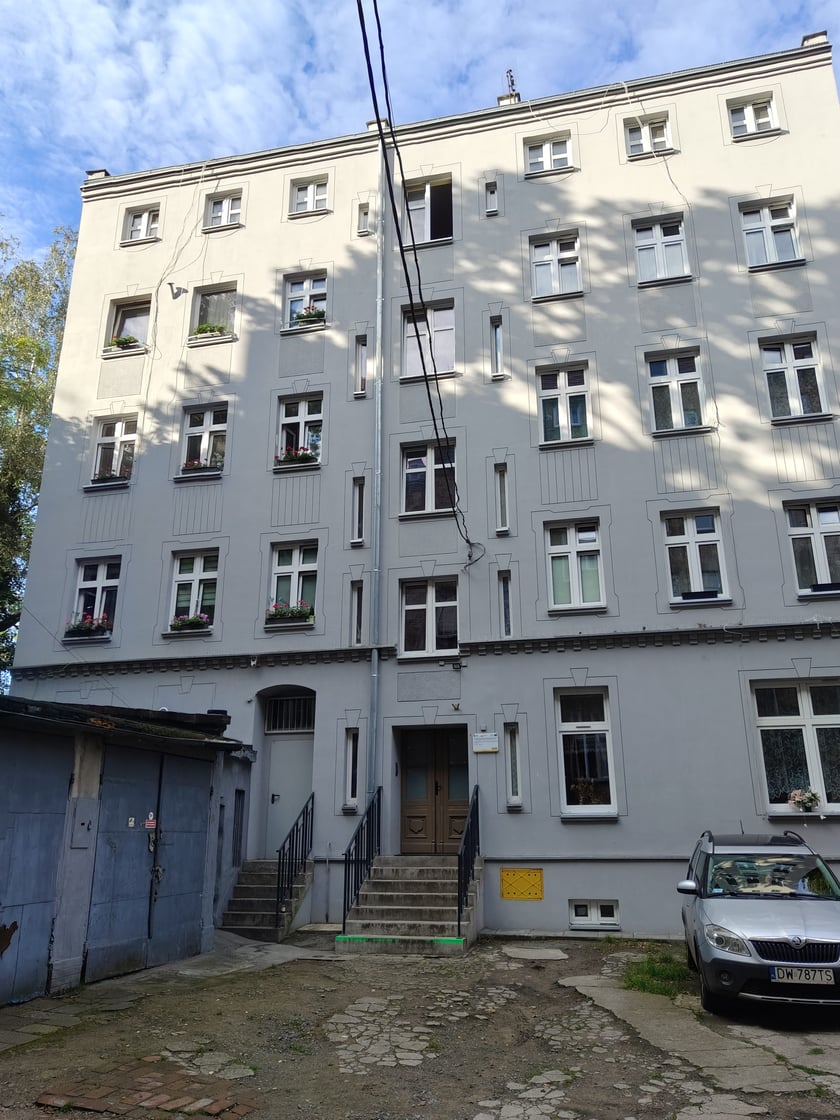 Powiększ obraz: <p>Wyremontowana oficyna przy ul. Brzeskiej 25A</p>