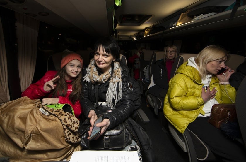 Pierwszy autokar z uchodźcami z Ukrainy pojechał z Wrocławia do Francji