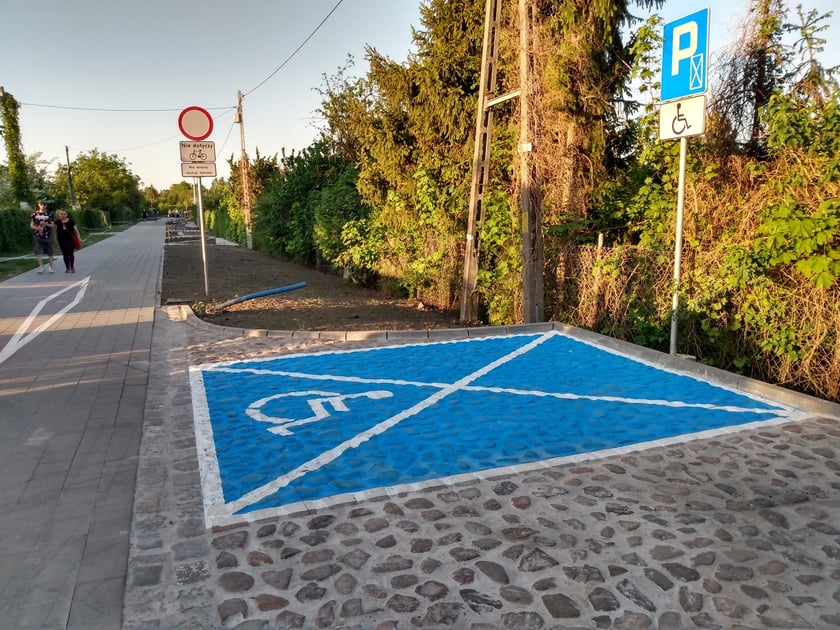 Rowerzyści i piesi przemieszczą się wygodnie od skweru Ludzi ze znakiem P do wałów przeciwpowodziowych nad Odrą