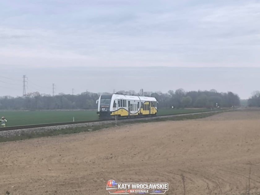 Wypadek z udziałem pociągu i ciężar&oacute;wki w Michałowicach pod Sob&oacute;tką