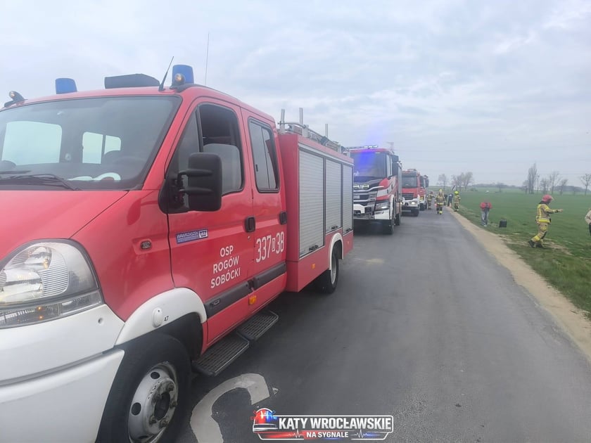 Wypadek z udziałem pociągu i ciężar&oacute;wki w Michałowicach pod Sob&oacute;tką
