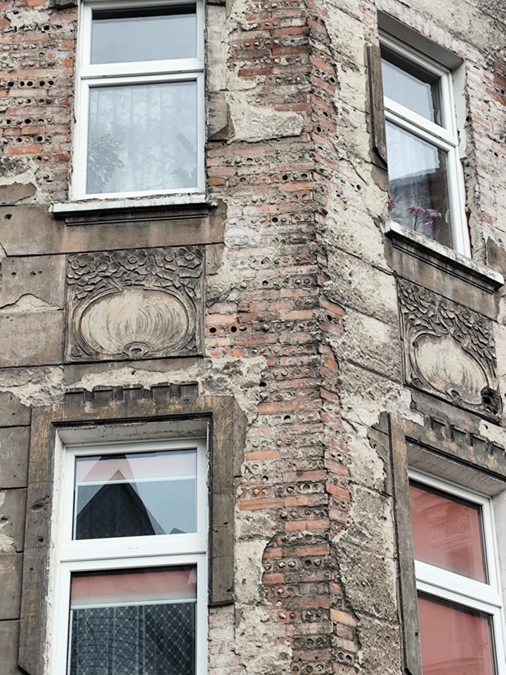 Kamienica przy Jedności Narodowej 86 we Wrocławiu przed remontem