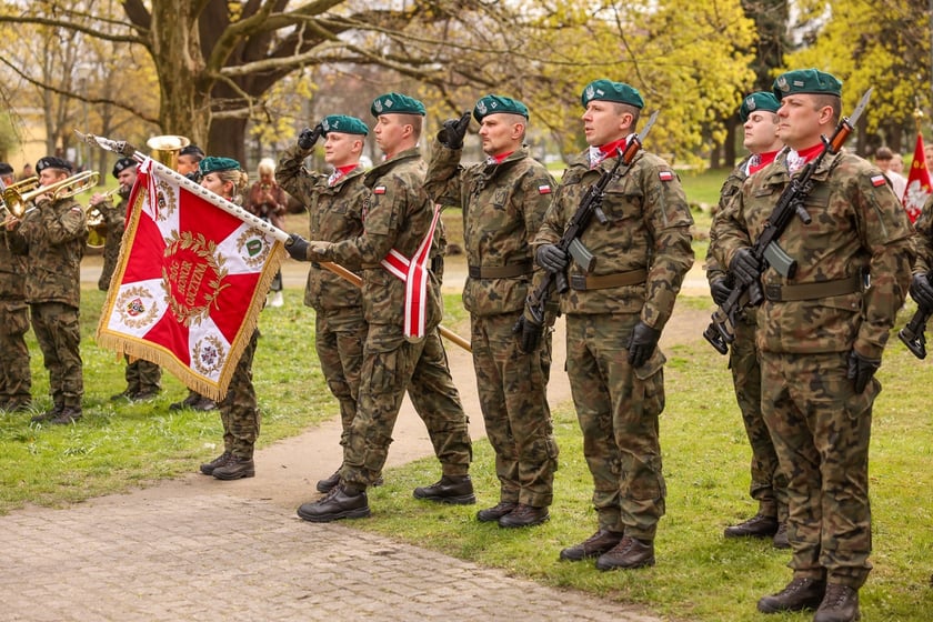 Uroczystości pod Pomnikiem Ofiar Zbrodni Katyńskiej we Wrocławiu