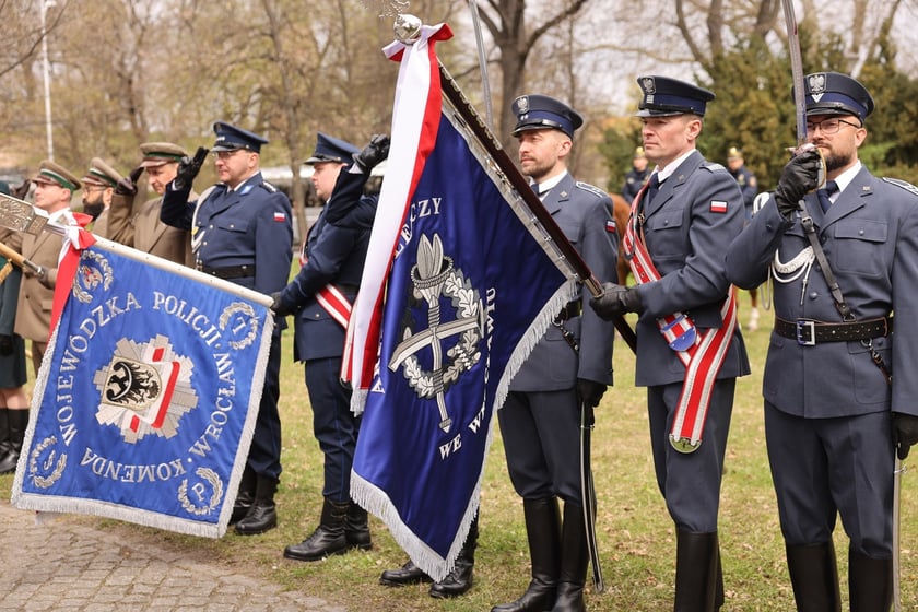 Uroczystości pod Pomnikiem Ofiar Zbrodni Katyńskiej we Wrocławiu