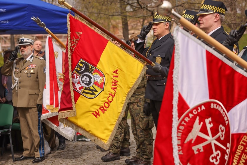 Uroczystości pod Pomnikiem Ofiar Zbrodni Katyńskiej we Wrocławiu