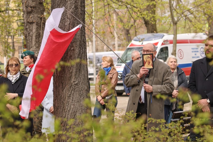Uroczystości pod Pomnikiem Ofiar Zbrodni Katyńskiej we Wrocławiu