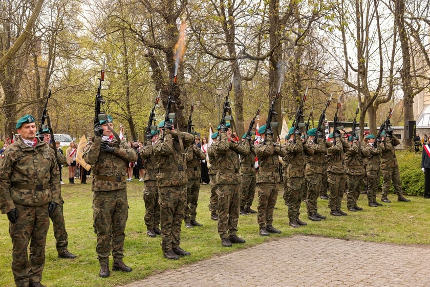 Uroczystości pod Pomnikiem Ofiar Zbrodni Katyńskiej we Wrocławiu